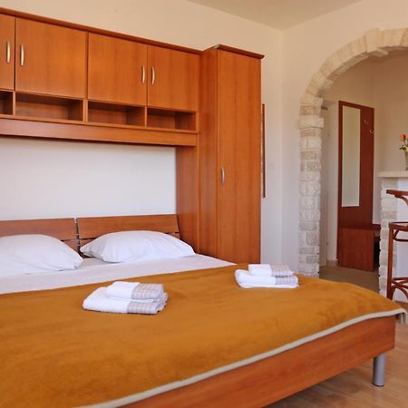 Pansion Marinka-Bire Rooms Lumbarda Kültér fotó